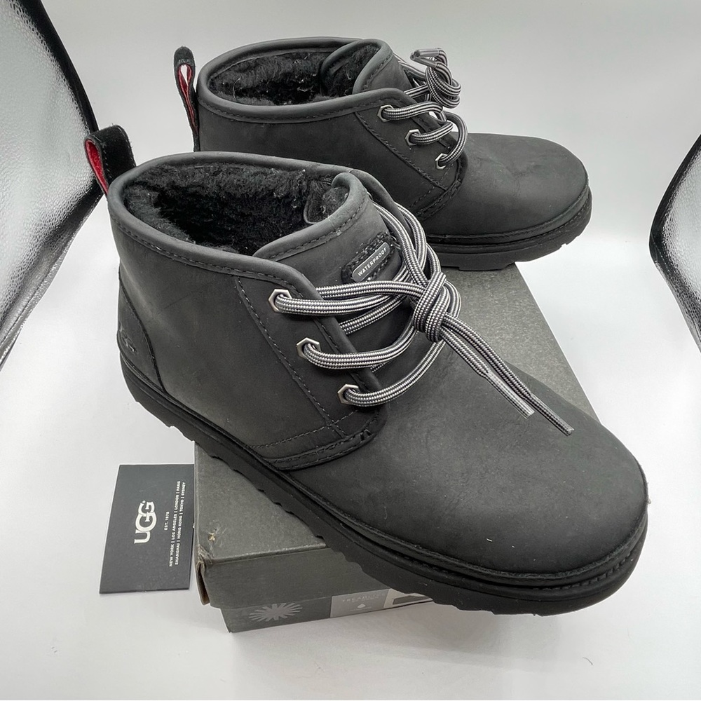 UGG~Neumel Men's Chukka Ankle Boot. Size US 7 Black. Amazing Condition